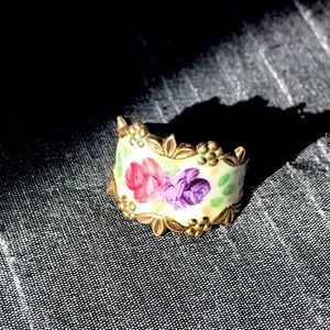Vintage Floral Enamel Ring with Gold Accents